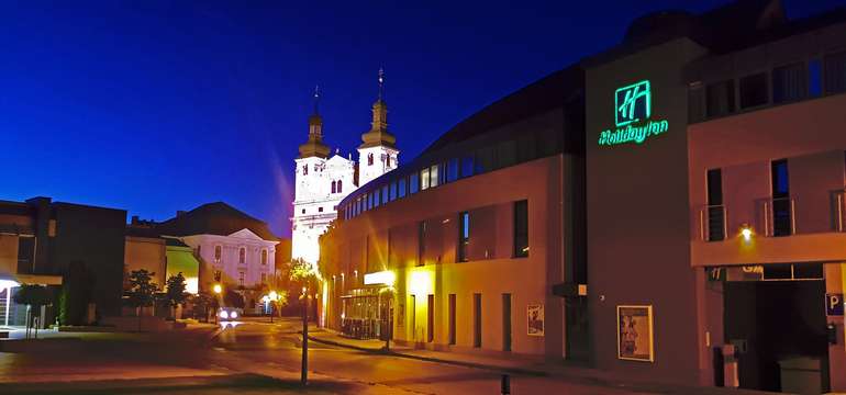 Obľúbený hotel Holiday Inn**** Trnava stojí priamo v historickom centre mesta