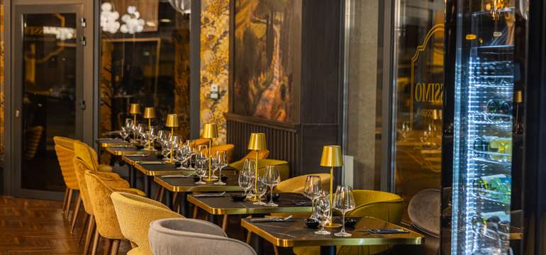 Hotelová restaurace s otevřenou kuchyní