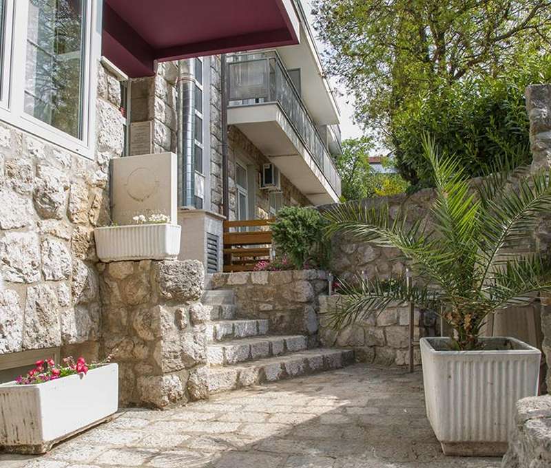 Hotel Villa Aurora*** v Crikvenici leží len 5 minút chôdze od hlavnej pláže