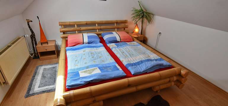 Ubytovanie vo veľkom hornom apartmáne s 3 spálňami (6+1)