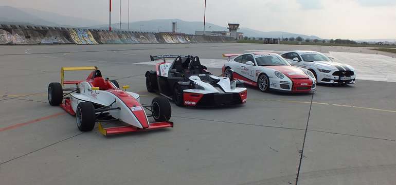 Formula, Porsche 911 v GT3 úprave alebo Mustang GT V8