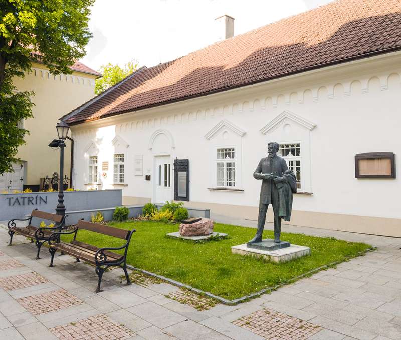 Po 3-minútovej prechádzke od penziónu Atlas*** prídete ku galérii P. M. Bohúňa