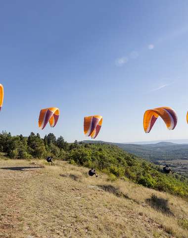 Počas 3 dní sa zaučíte do teórie aj praxe paraglidingu (ilustračné foto)