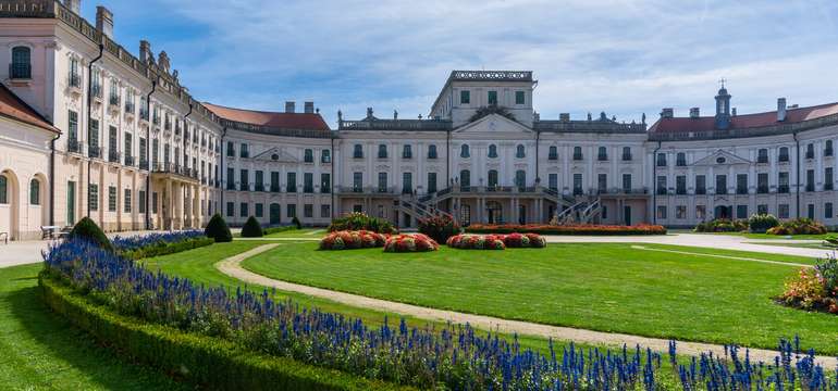 Kvetinové záhony v zámockom parku Esterházy, Fertőd