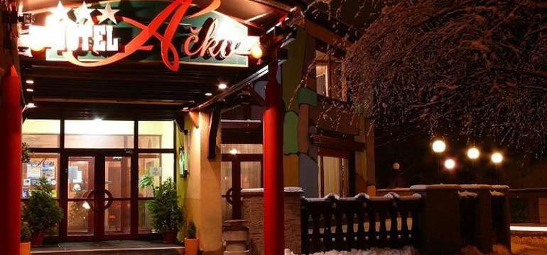 Hotel Áčko*** nájdete v Ružomberku, ktoré leží v prekrásnom prostredí hôr
