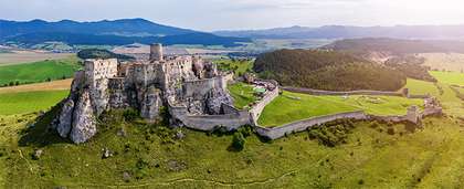 8 slovenských hradov a zámkov, ktoré musíte vidieť na vlastné oči