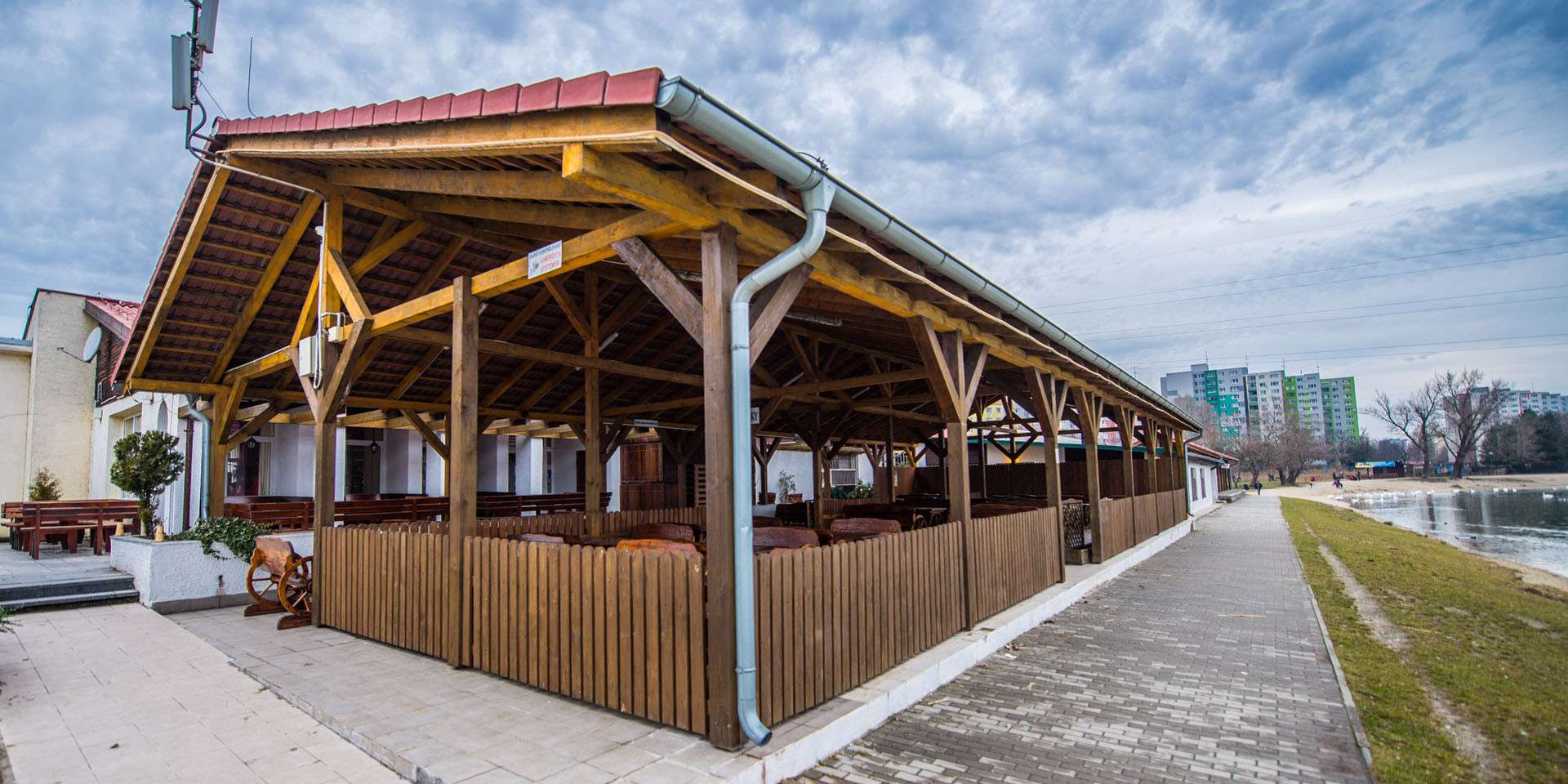 Obľúbená pizza podľa vlastného výberu v reštaurácii Oáza pri Draždiaku