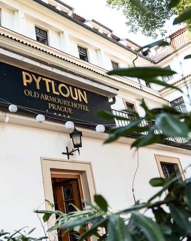 Pytloun Old Armoury Hotel 