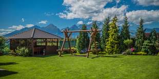 Na dvore je vás prichystaný altánok a gril