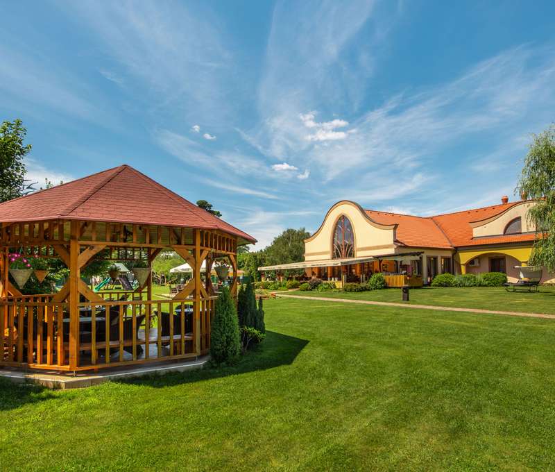Wellness Hotel Spark **** je  štýlový hotel nachádzajúci sa v rekreačnej oblasti Vampíl