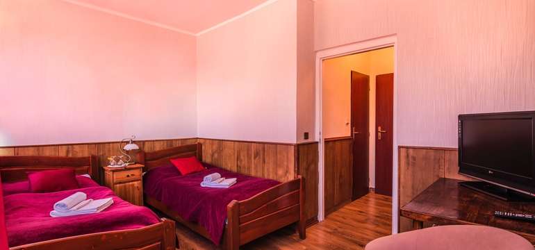 Standardní pokoje penzionu Benátky*** mají TV, minibar a Wi-Fi