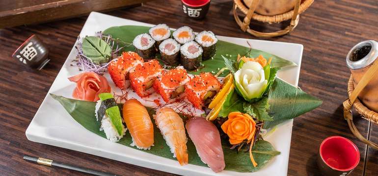 Sushi set vo Việt Phố