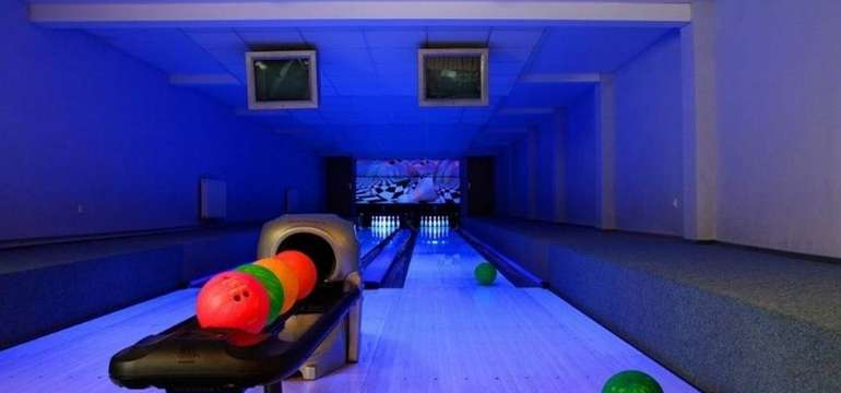 Moderní bowlingové centrum se dvema automatickými drahami BOWAY