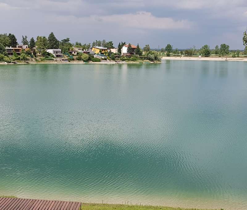 TP HOTEL DRUŽBA*** má vynikajúcu polohu hneď pri Slnečných jazerách