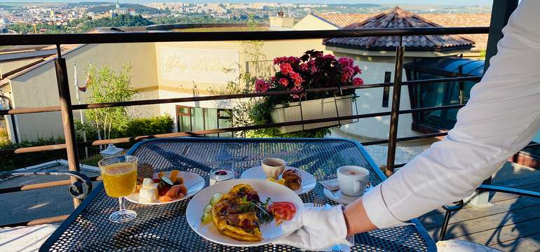 Reštaurácie Boutique Hotela Zlatý Kľúčik – Cle D`Or a Frenchie Terrasse s luxusným interiérom