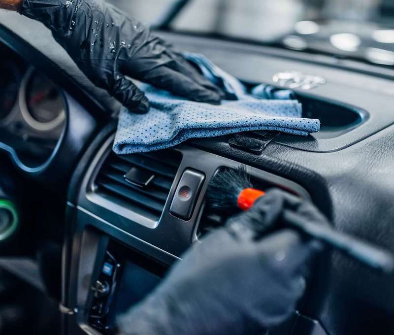 Kompletné umytie interiéru a exteriéru vozidla s prémiovou auto kozmetikou a dezinfekcia ozónom