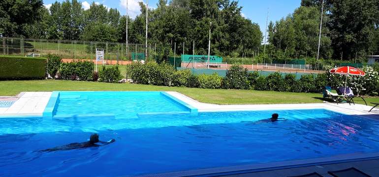 Vonkajší bazén hotela Korekt*** je k dispozícii neobmedzene