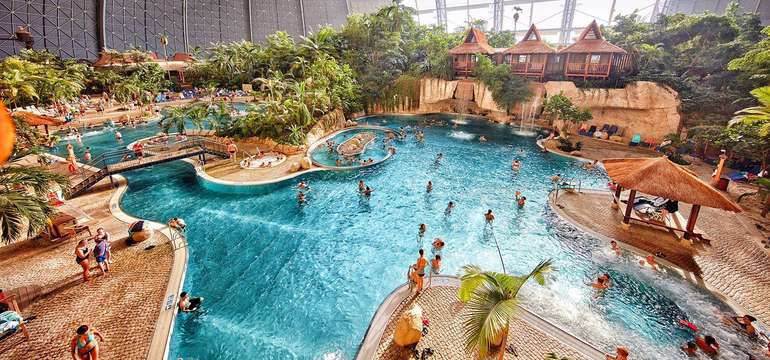 Tropical Islands je obří aquapark v Německu a největší krytý tropický prales na světě