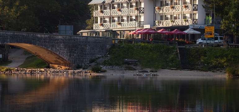 4-hviezdičkový hotel Jezero v Slovinsku s raňajkami a bazénom