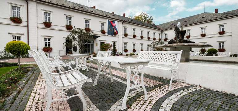  Hotel Granit Piešťany - kúpeľný ústav F. E. Scherera