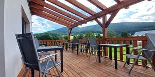 Venkovní terasa vám nabídne uklidňující výhled do okolní krajiny