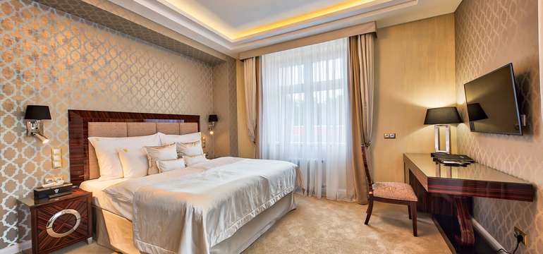 Kráľovské ubytovanie v priestranných izbách, štúdiách a v apartmánoch v Hoteli Royal Palace*****