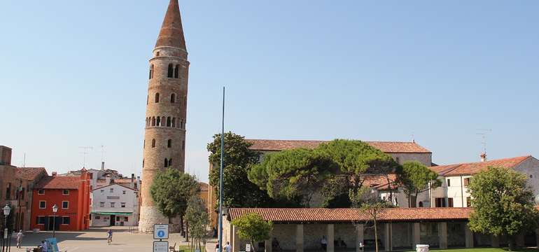 Z Villaggio San Francesco sa do centra mesta dostanete za 10 minút autom