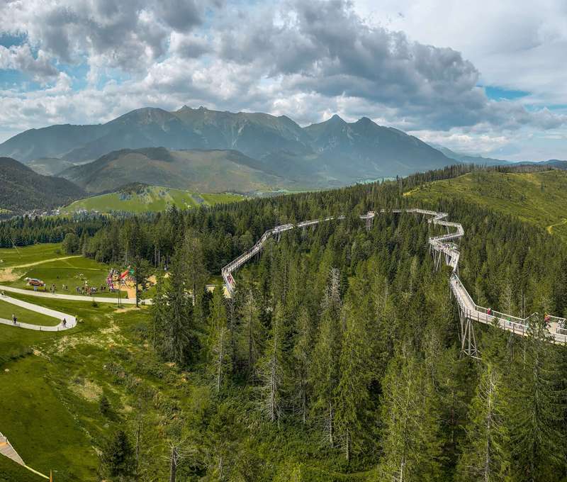 Len 6 km od Chodníka korunami stromov