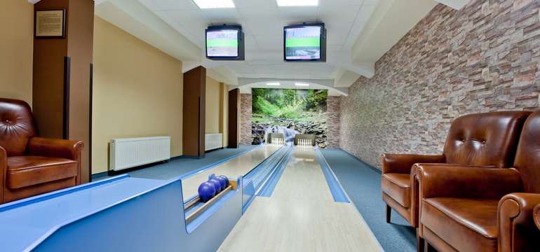 Voľný čas v Klimeku**** môžete stráviť pri biliarde či bowlingu