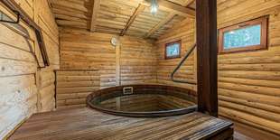 Súčasťou saunového sveta je fínska, bylinková, eukalyptová, infrasauna a turecká sauna(slúži výhradn