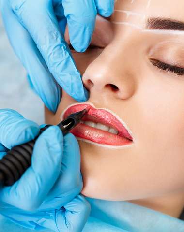 Permanentný makeup - pery s plným vytieňovaním