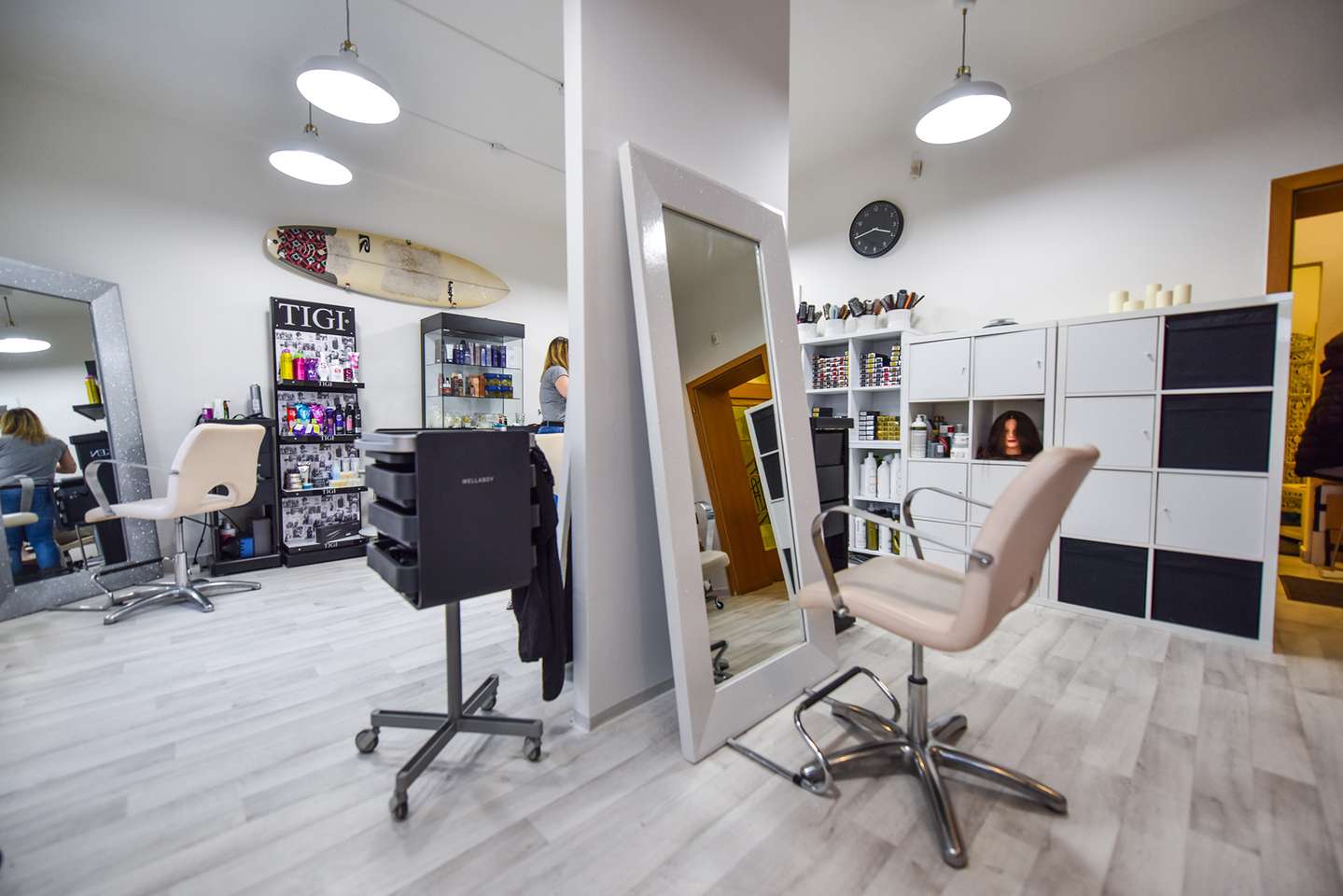 Nový strih, melír alebo farbenie a zábalová maska v salóne Inzone