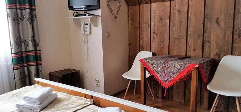 Všetok nábytok v izbách Willy Silene je vyrobený z vysoko kvalitného dreva