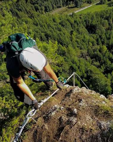 Potrebná je primeraná fyzická kondícia, turistická obuv a oblečenie