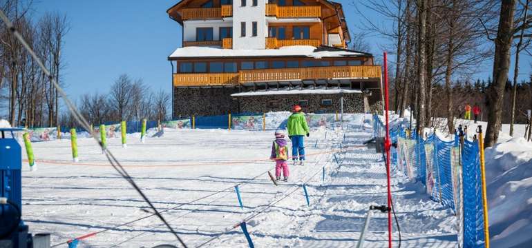 Lyžiarska a snowboardová škola SNOWSPORTS naučí zaručene lyžovať akéhokoľvek začiatočníka
