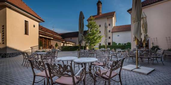 Romantika v zámku Chateau Krakovany se vstupem do wellness centra/Slovensko - Piešťany - Krakovany