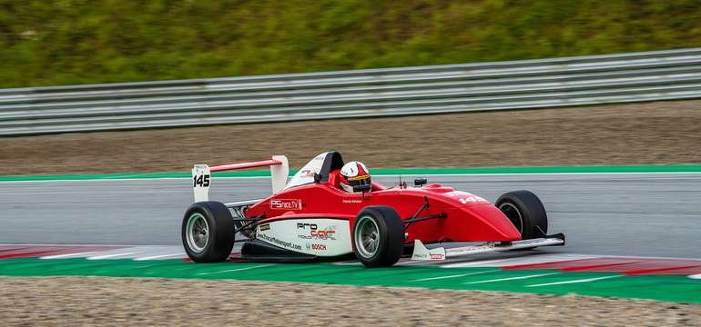 Pilotujte formulu na Slovakia Ringu