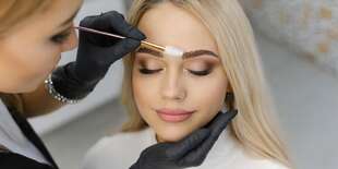 Laminácia obočia a lash lift mihalníc v salóne Kozmetika LUX