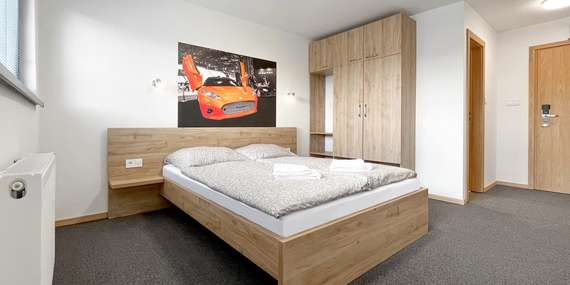 Výnimočný pobyt na Horehroní v Double Red Cars Hotel*** so vstupom do múzea športových áut/Brezno