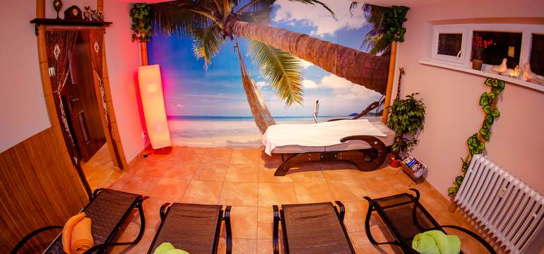 Privátny vstup do jacuzzi v Relax Worlds pre dvoch