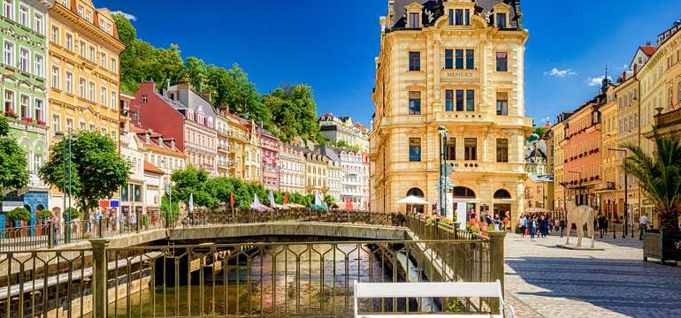 Karlovy Vary sú svetovo známe a vyhľadávané kúpeľné mesto