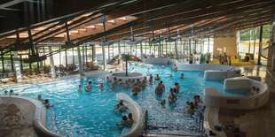 Termálny vodný svet Várkertfürdő v maďarskom meste Pápa - vnútorná časť