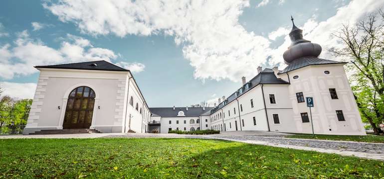 Kaštieľ Château Appony**** obklopuje krásny anglický park