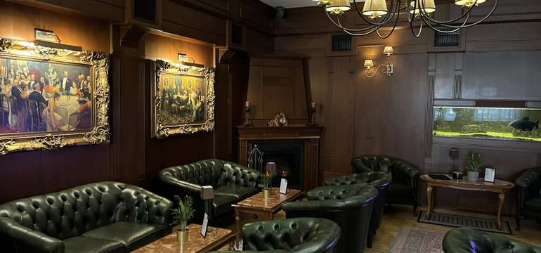 Exkluzívny anglický lobby bar s ponukou rumov, koňakov a celebritných vín