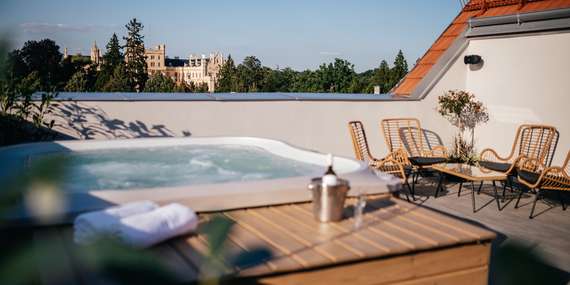 Resort Lednice s wellness, pivními lázněmi a nádherným výhledem na zámeckou scenérii/Lednice