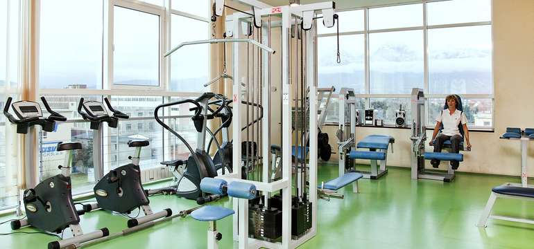 Vo veľmi dobre vybavenom fitness si môžu zacvičiť začiatočníci aj nároční cvičenci