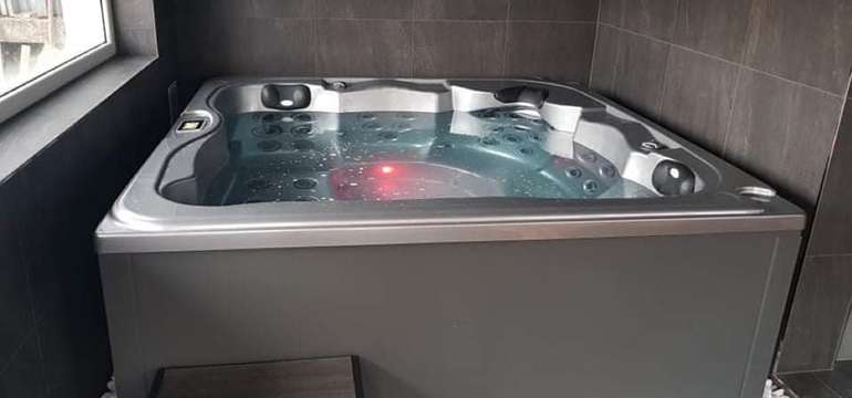 Privátny vstup do welness pre 2 osoby (fínska sauna, infra sauna, vírivka)