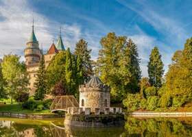 Dovolenka na Hornej Nitre: Prečo sú Bojnice a Prievidza ideálnou dvojicou pre zrelých cestovateľov? 