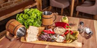 Pečené bravčové rebrá na mede marinované v čiernom pive (500 g)