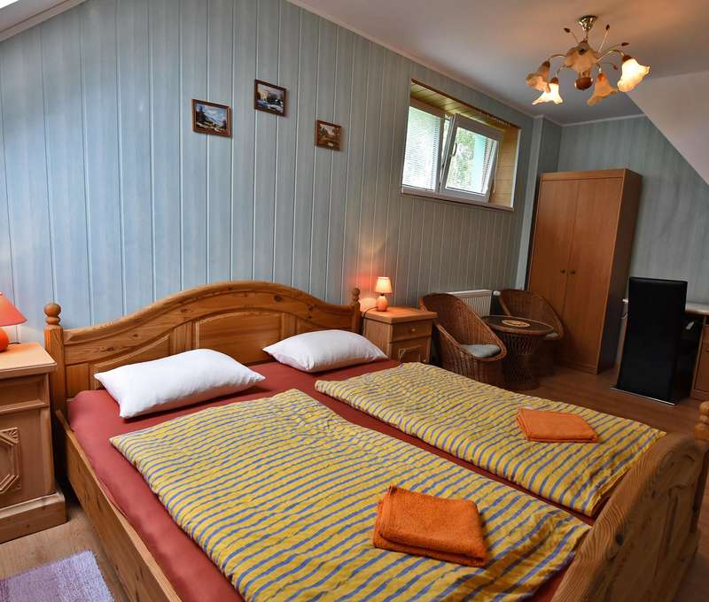 Ubytovanie vo veľkom hornom apartmáne s 3 spálňami (6+1)